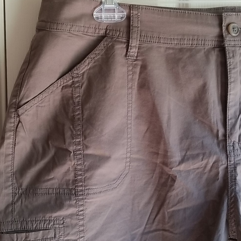 NWT ST JOHNS BAY TAUPE SHORTS - Picture 4 of 9